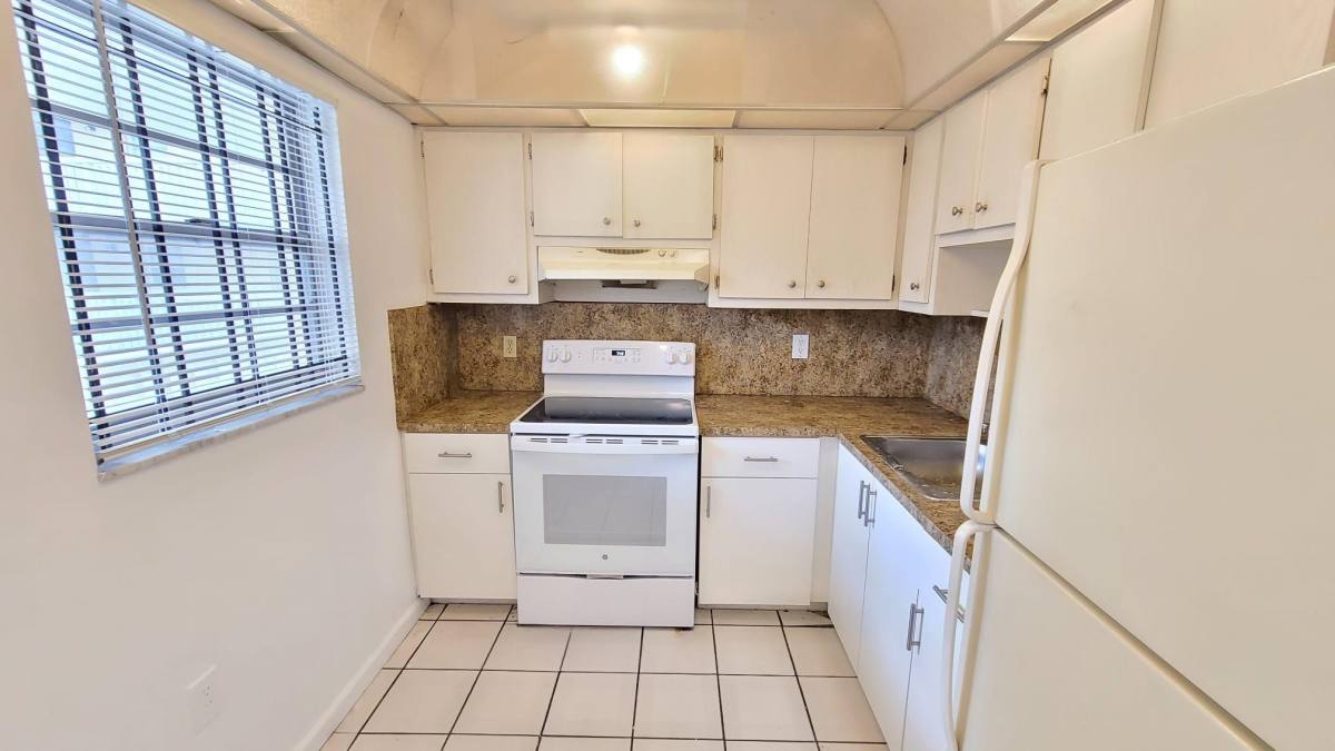 Townhouse for rent at 15600 NW 7th Ave #606, Miami, FL 33169