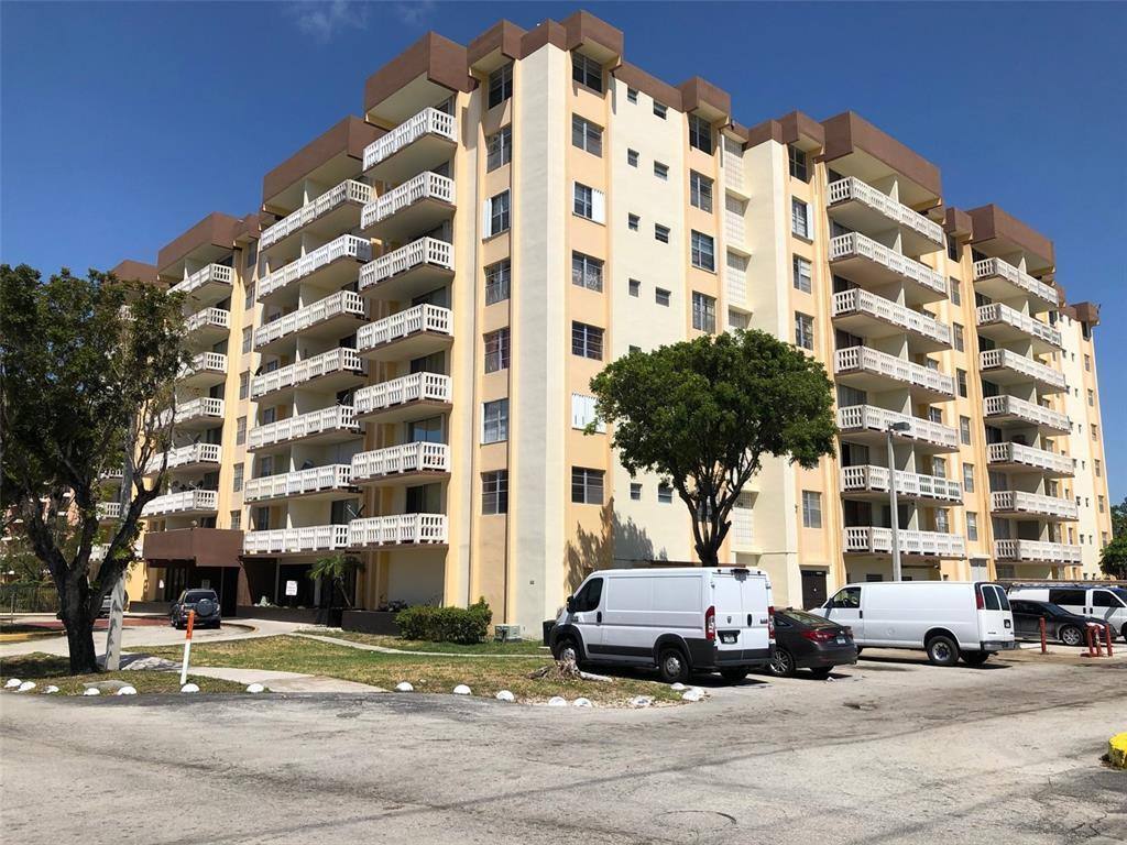 Townhouse for rent at 15600 NW 7th Ave #606, Miami, FL 33169
