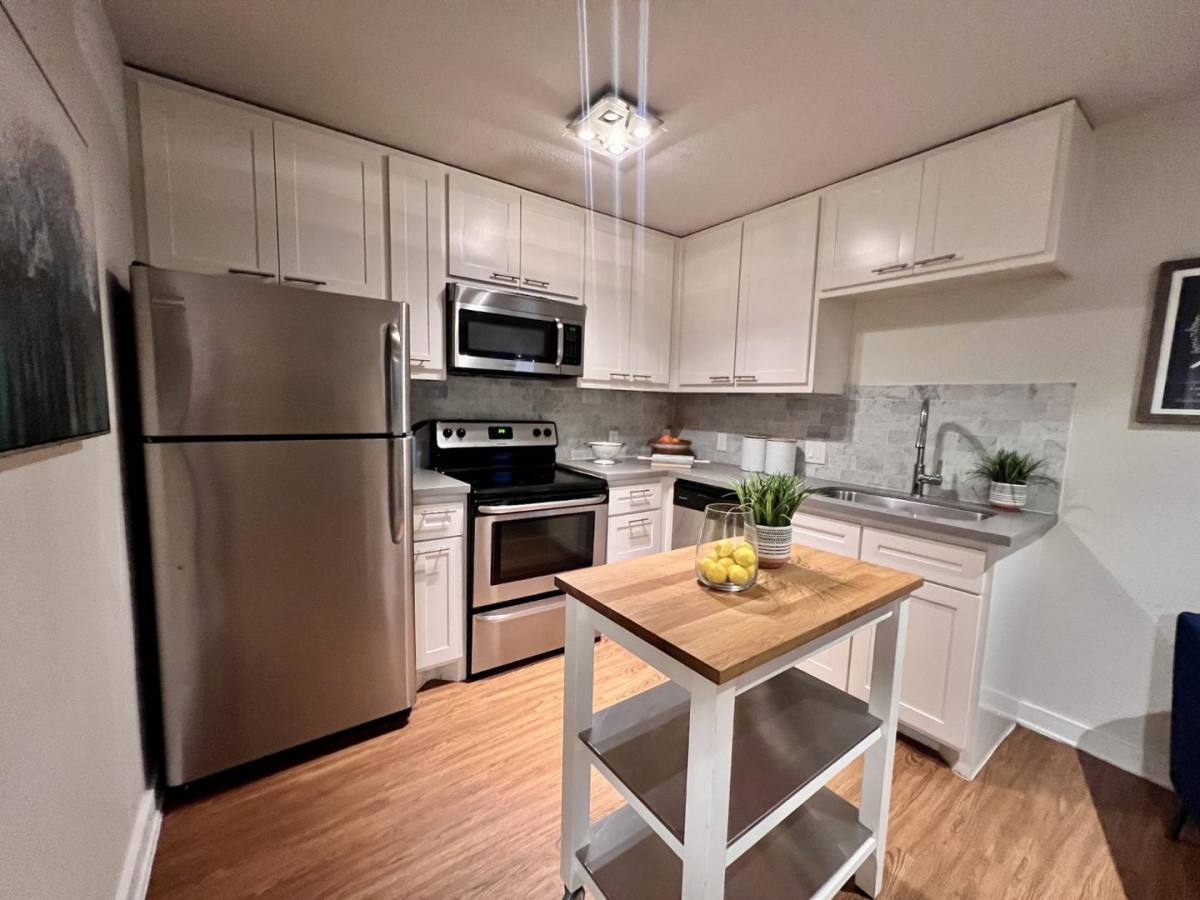Apartment for rent at 2043 Sul Ross St, Houston, TX 77098