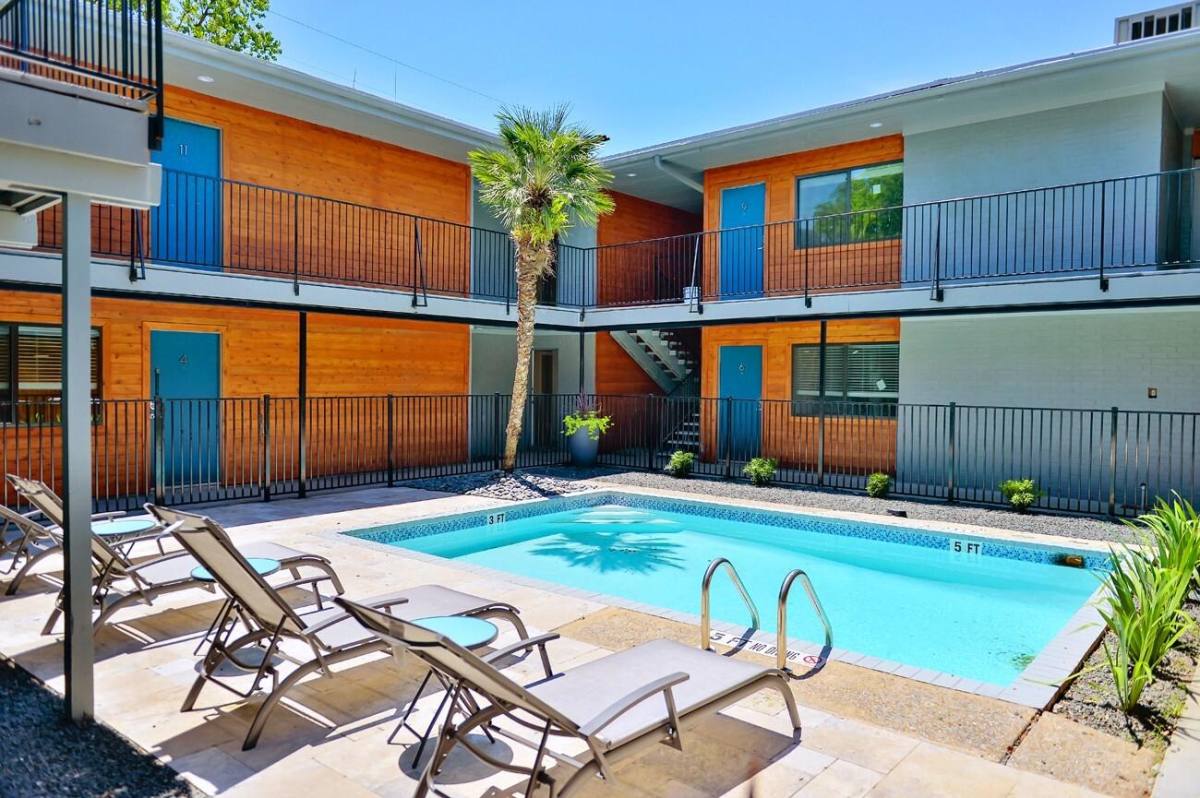 Apartment for rent at 2043 Sul Ross St, Houston, TX 77098