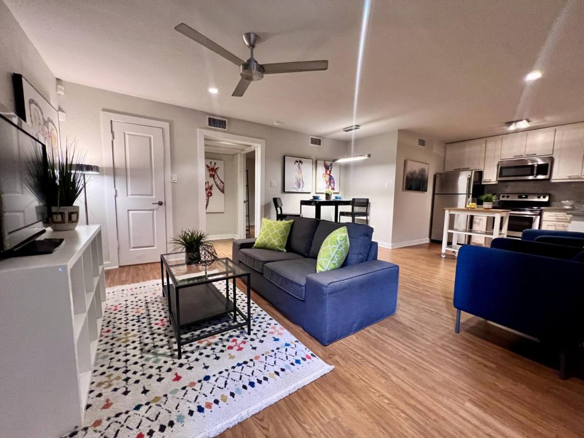 Apartment for rent at 2043 Sul Ross St, Houston, TX 77098