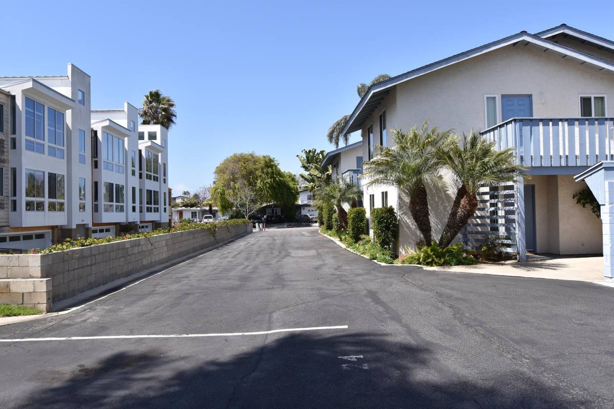 Apartment for rent at 255 Tamarack Avenue, 253 Tamarack Ave #255-B, Carlsbad, CA 92008