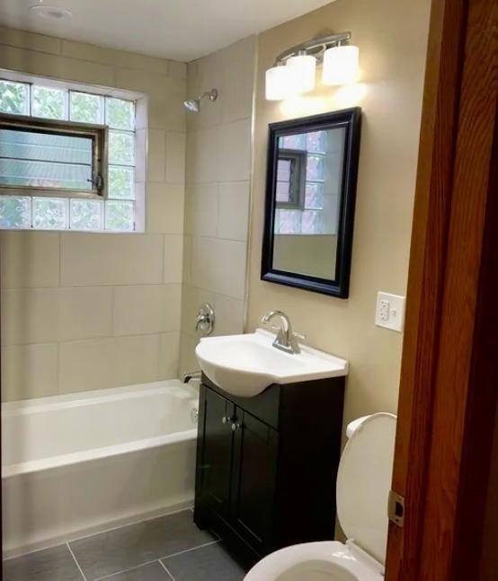 Apartment for rent at 7901 S Sacramento Ave #1S, Chicago, IL 60652