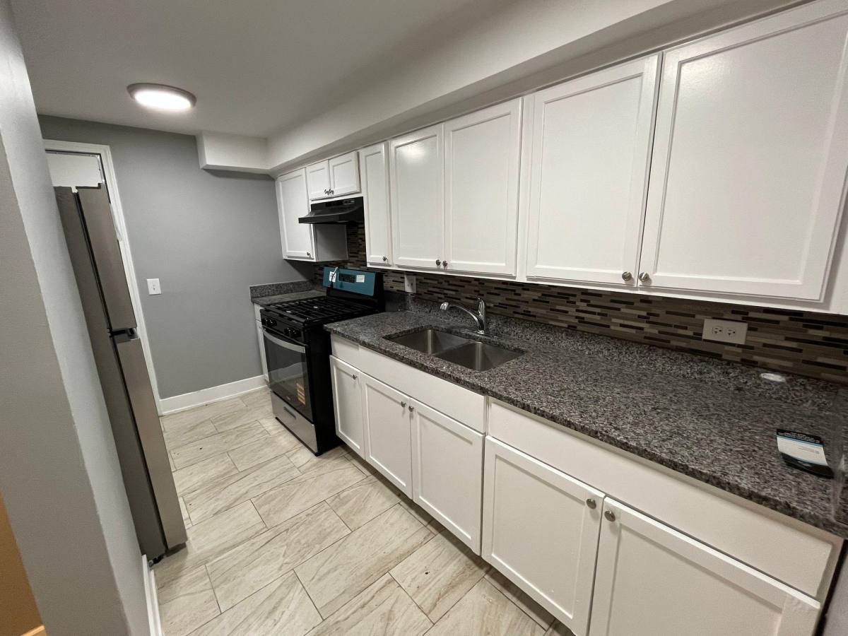 Apartment for rent at 821 E 46th St #10, Chicago, IL 60653