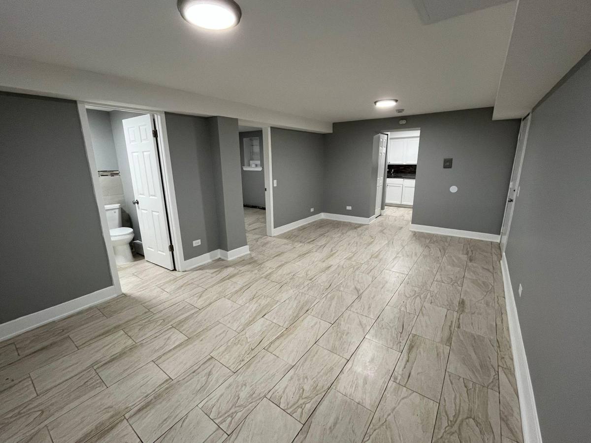 Apartment for rent at 821 E 46th St #10, Chicago, IL 60653
