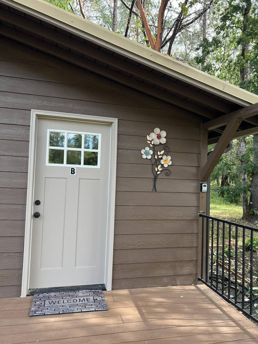 House for rent at 8401 Riverbanks Rd, Grants Pass, OR 97527