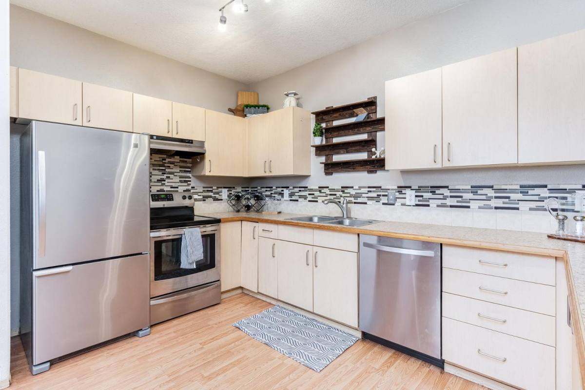 Townhouse for rent at 4904 SE 122nd Ave, Portland, OR 97236