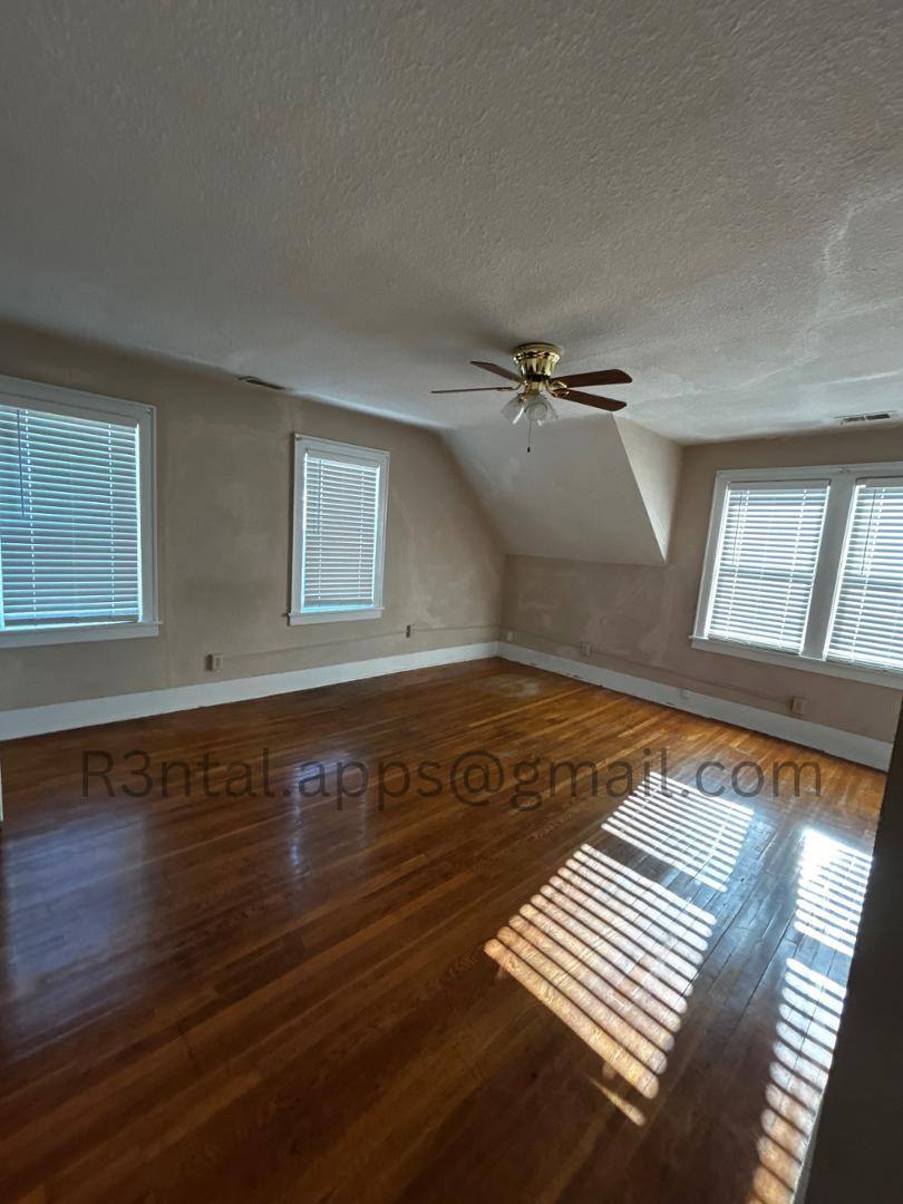 House for rent at 622 5 S Locust St, Ottawa, KS 66067