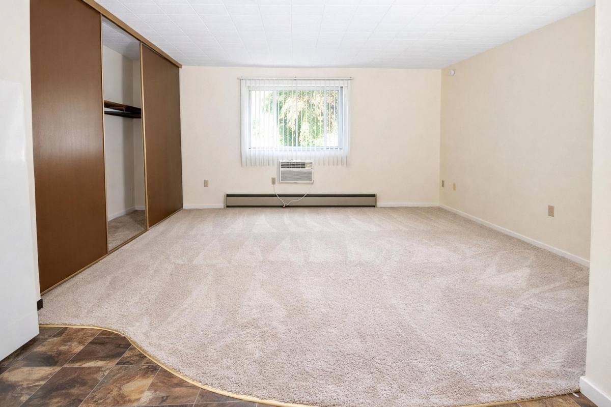 Apartment for rent at Foxwood, 120 Foxwood Rd, Coraopolis, PA 15108