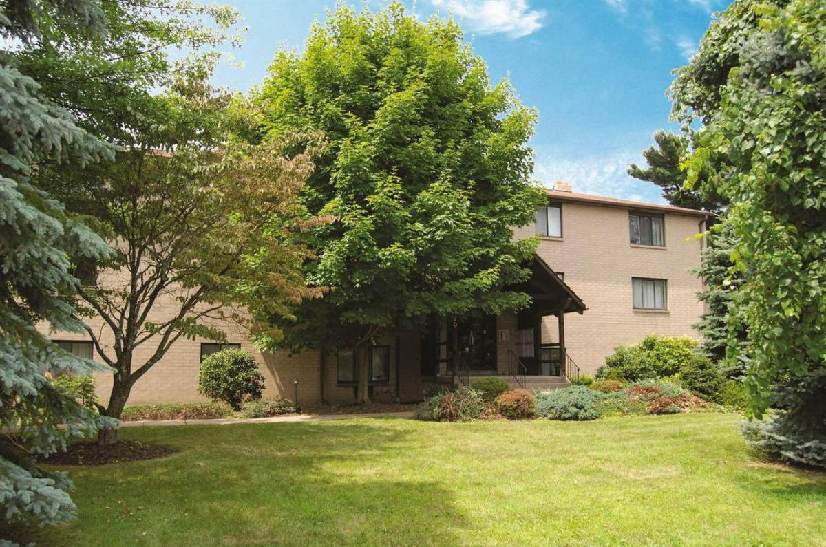 Apartment for rent at Foxwood, 120 Foxwood Rd, Coraopolis, PA 15108