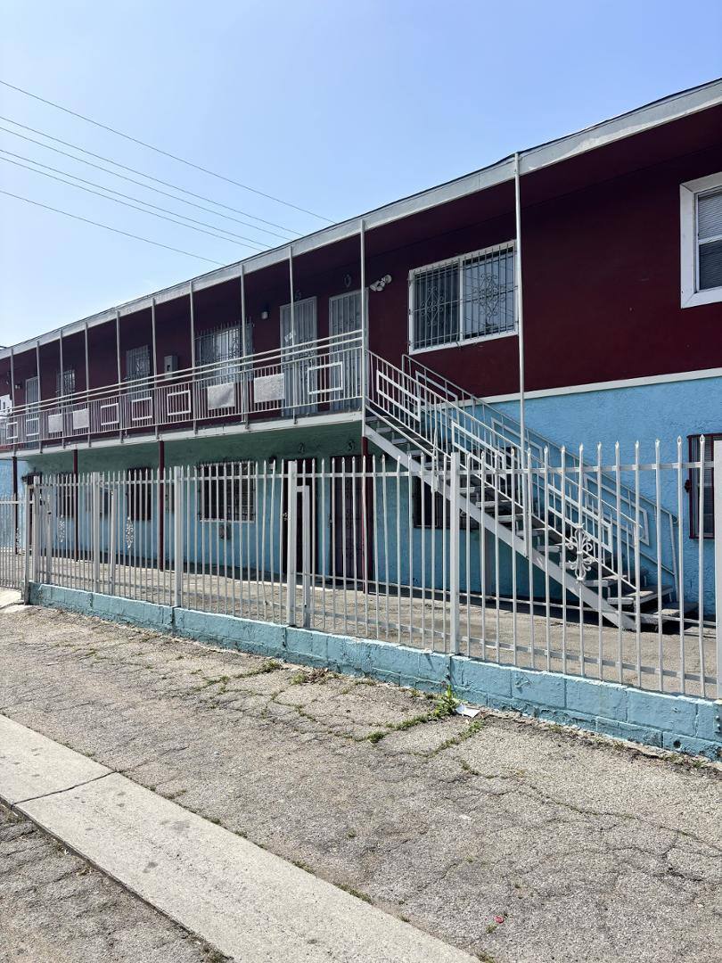 Apartment for rent at 113 W Century Red #2, Los Angeles, CA 90003