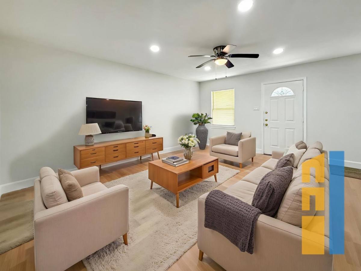 Apartment for rent at 1016 E Walker St, League City, TX 77573