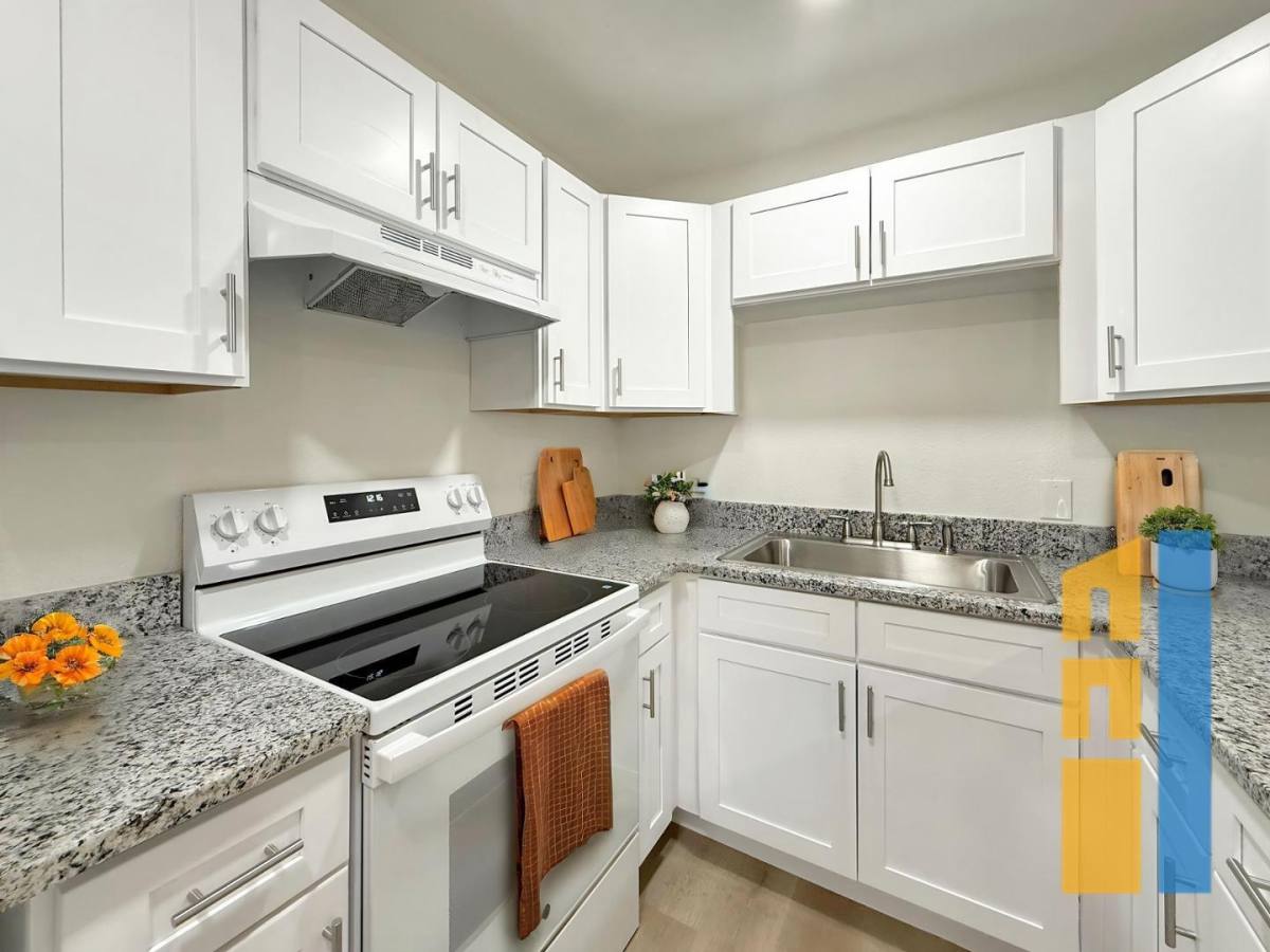 Apartment for rent at 1016 E Walker St, League City, TX 77573