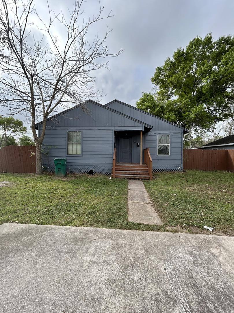 Apartment for rent at Little Farms, 301 W Austin #2, Pasadena, TX 77502