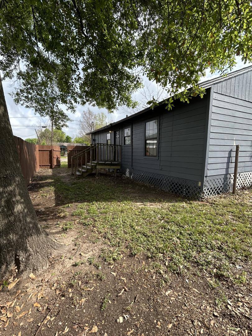 Apartment for rent at Little Farms, 301 W Austin #2, Pasadena, TX 77502