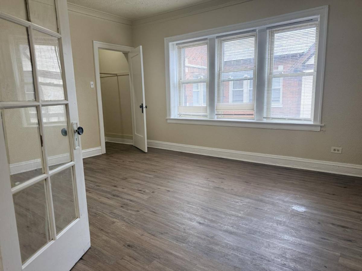 Apartment for rent at 7105 S Champlain Ave, Chicago, IL 60619