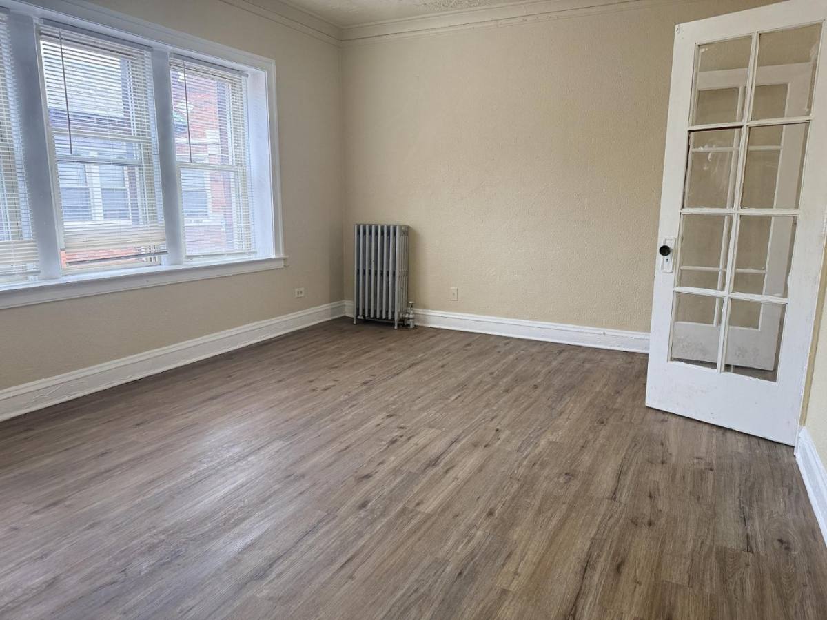 Apartment for rent at 7105 S Champlain Ave, Chicago, IL 60619