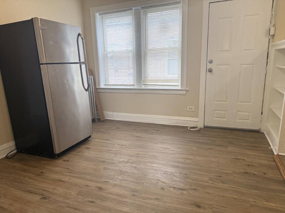 Apartment for rent at 7105 S Champlain Ave, Chicago, IL 60619