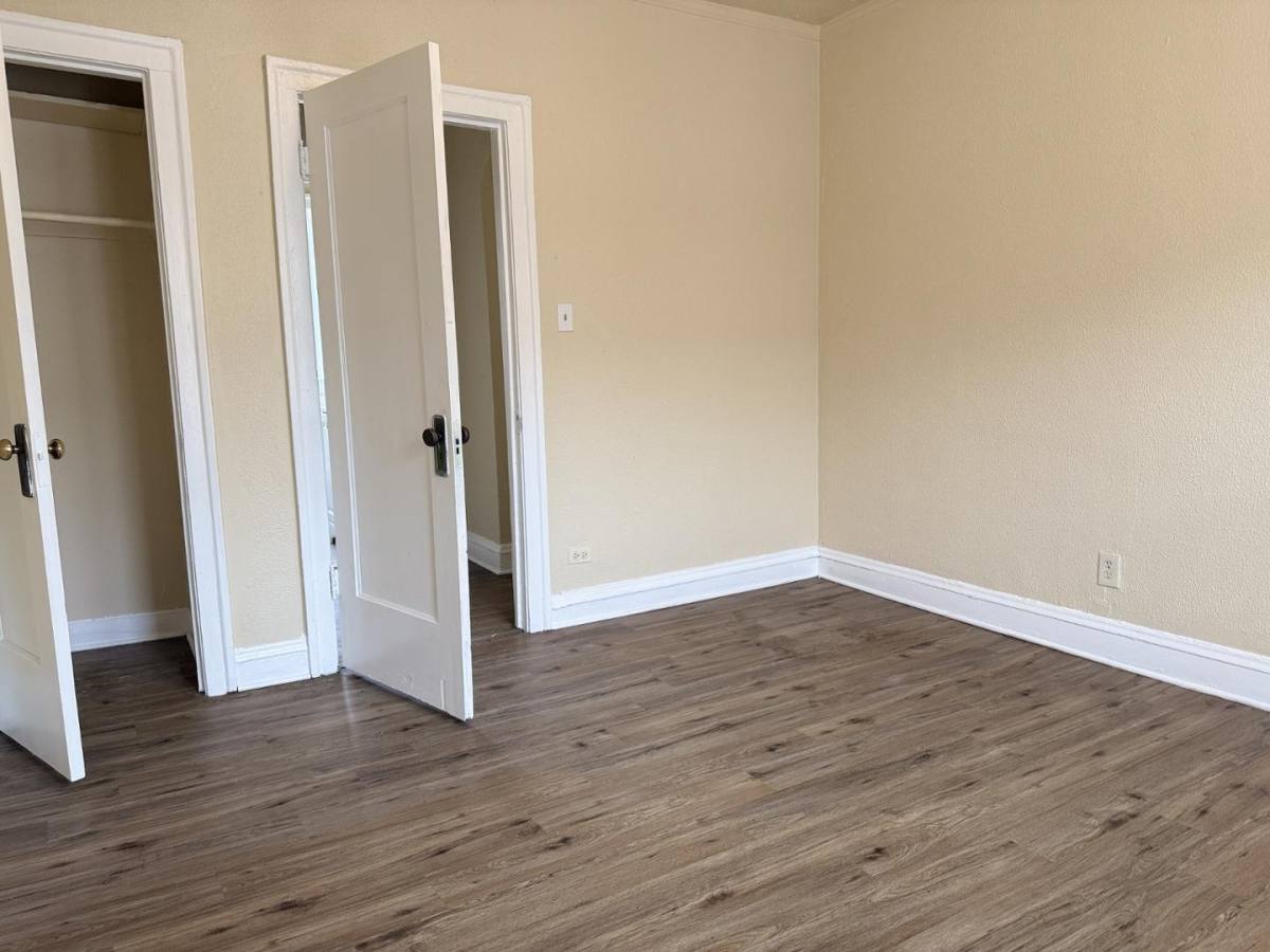Apartment for rent at 7105 S Champlain Ave, Chicago, IL 60619