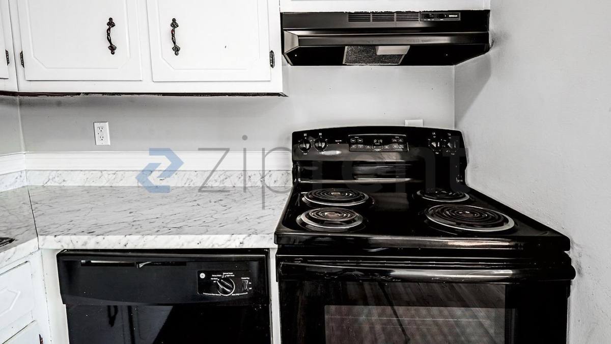 Apartment for rent at 815 Golf View Place E, Clarksville, TN 37043