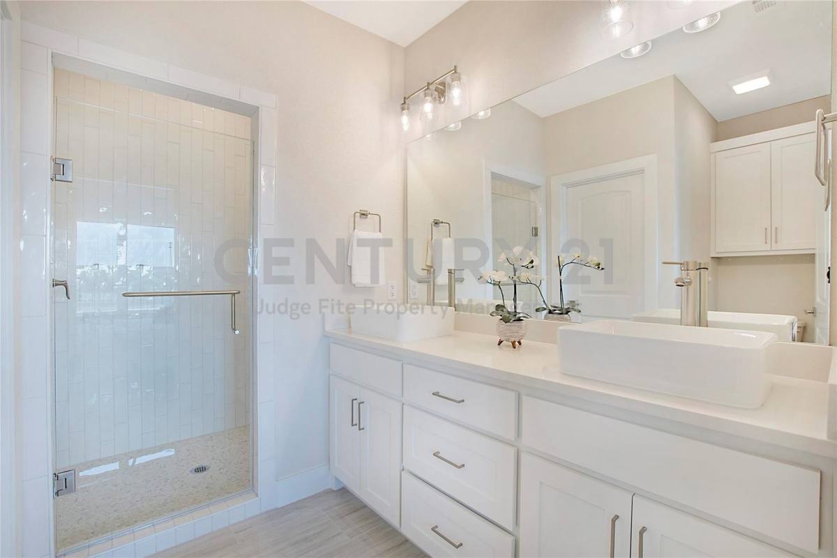 Townhouse for rent at 1319 W Main St, Mabank, TX 75156