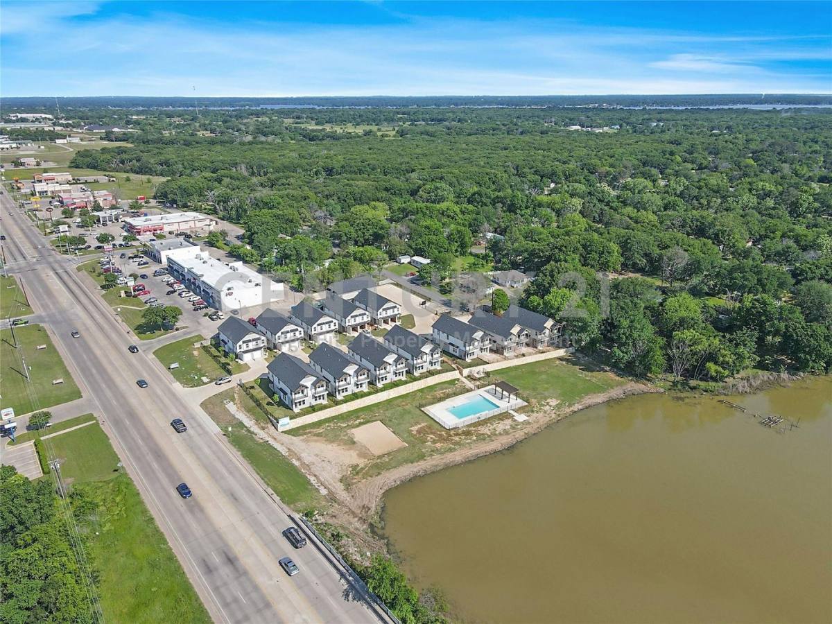 Townhouse for rent at 1319 W Main St, Mabank, TX 75156