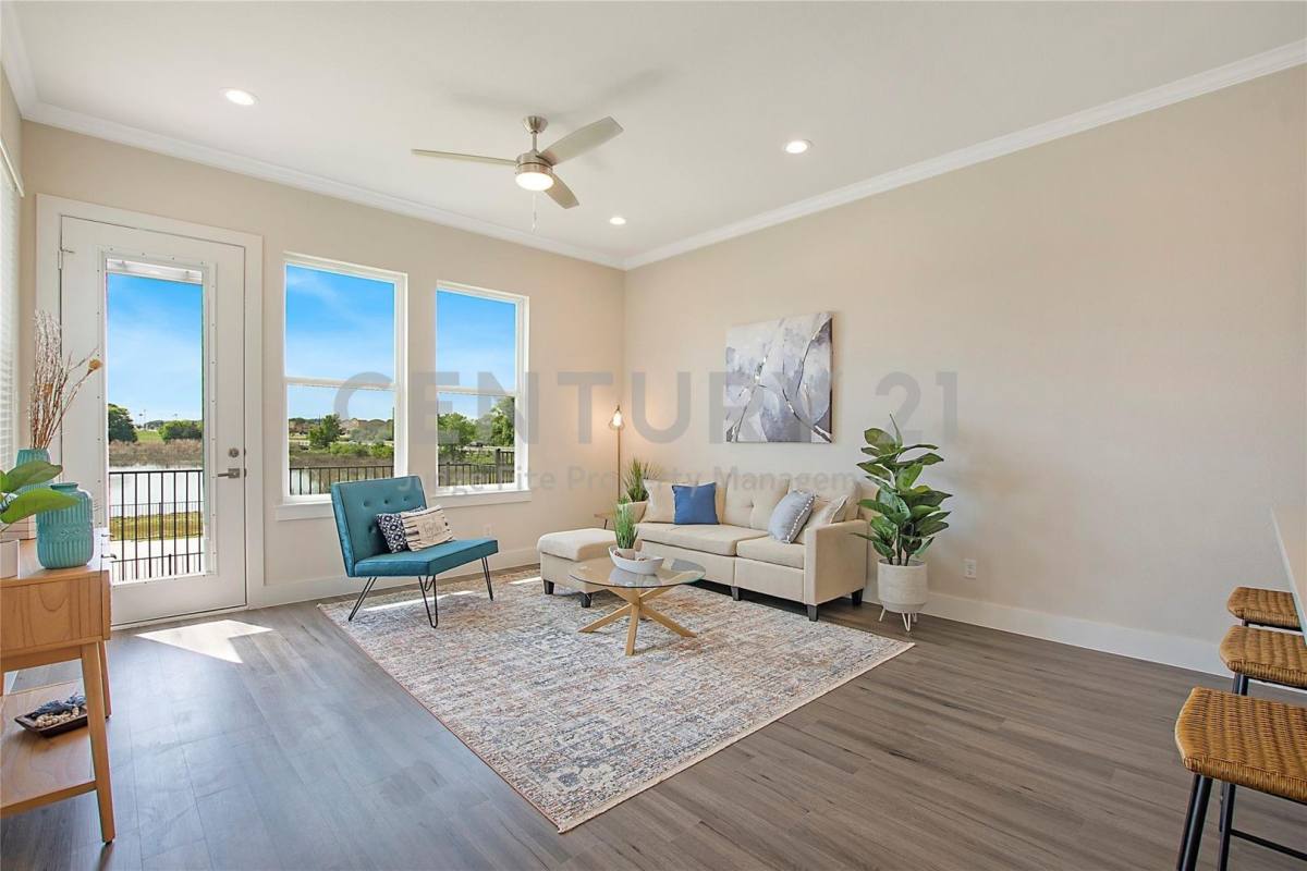 Townhouse for rent at 1319 W Main St, Mabank, TX 75156