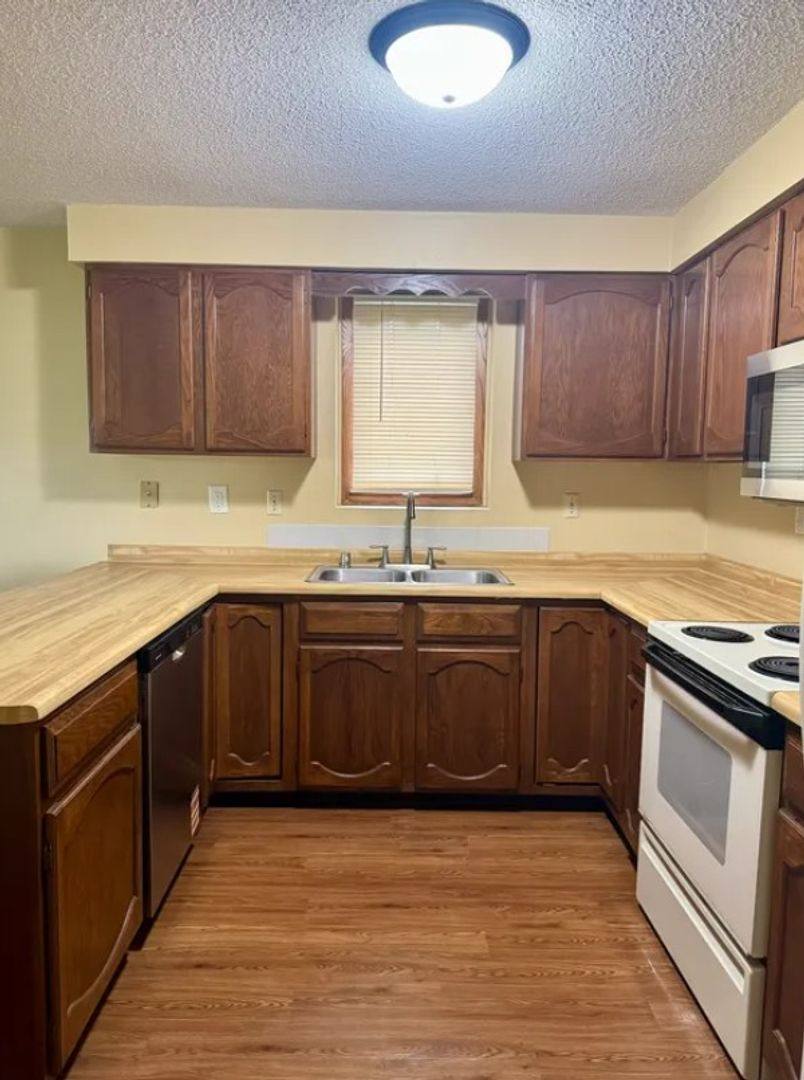 Apartment for rent at 606 Vilas St, Onalaska, WI 54650