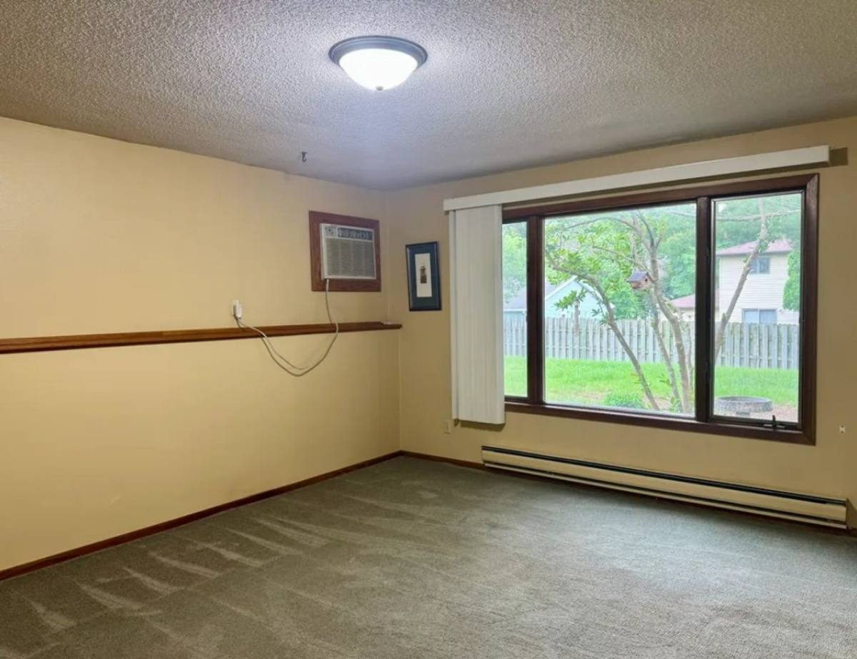 Apartment for rent at 606 Vilas St, Onalaska, WI 54650