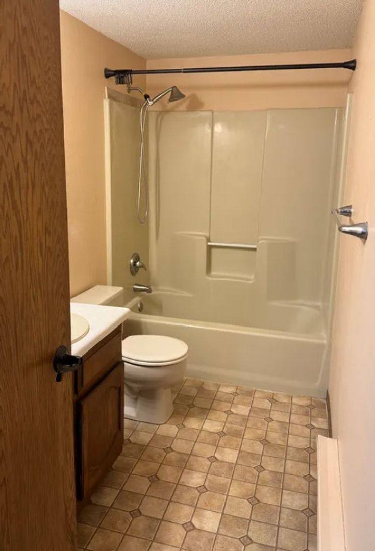Apartment for rent at 606 Vilas St, Onalaska, WI 54650