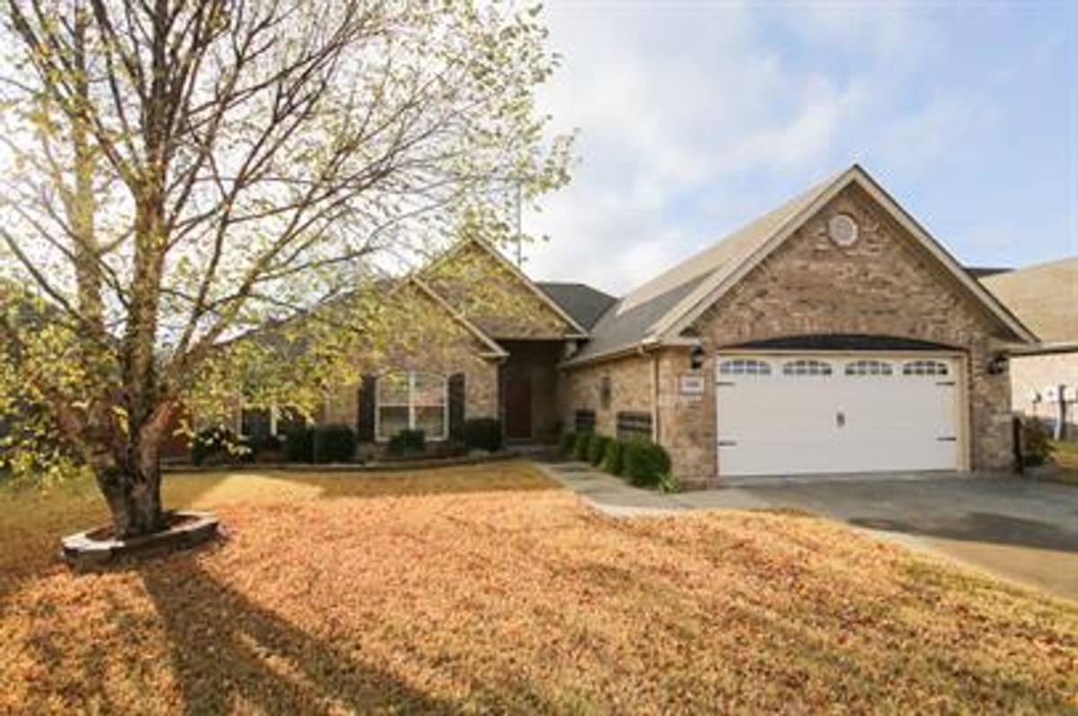 House for rent at 3200 SW Calm Ridge Rd, Bentonville, AR 72712
