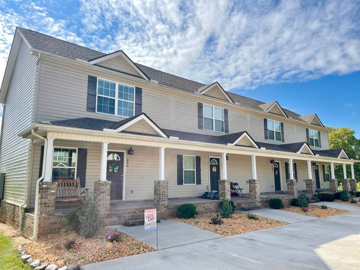 Townhouse for rent at 242 Beals Chapel Rd, Lenoir City, TN 37772
