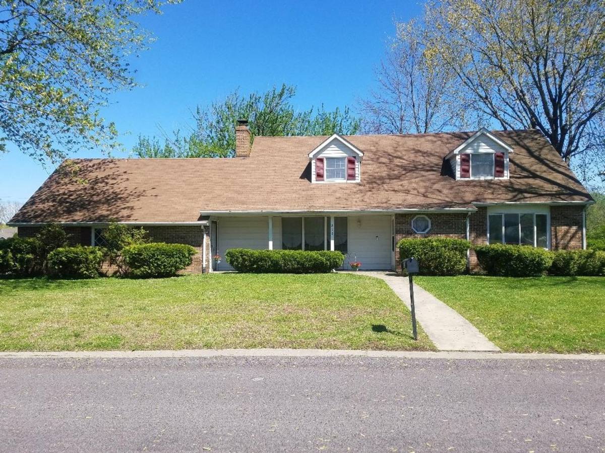 House for rent at 302 Salem Dr, Mascoutah, IL 62258