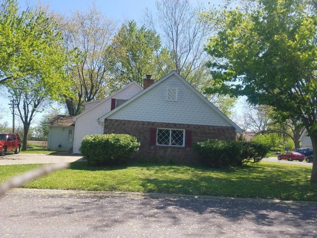 House for rent at 302 Salem Dr, Mascoutah, IL 62258