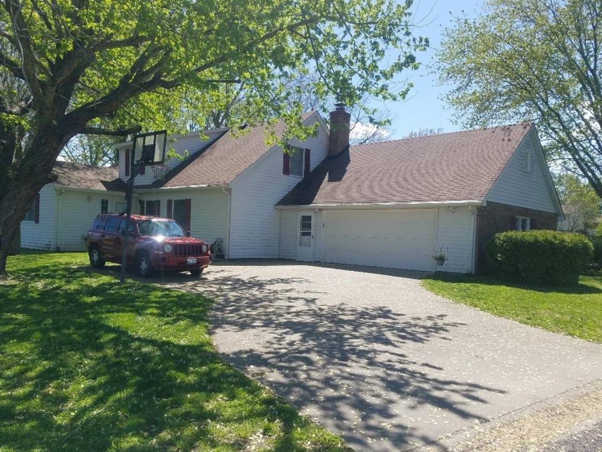 House for rent at 302 Salem Dr, Mascoutah, IL 62258