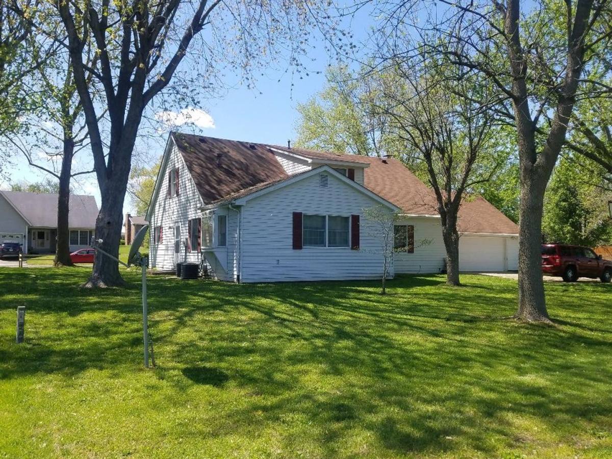 House for rent at 302 Salem Dr, Mascoutah, IL 62258