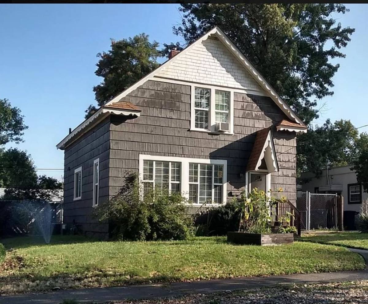 House for rent at 613 Locust St, Walla Walla, WA 99362