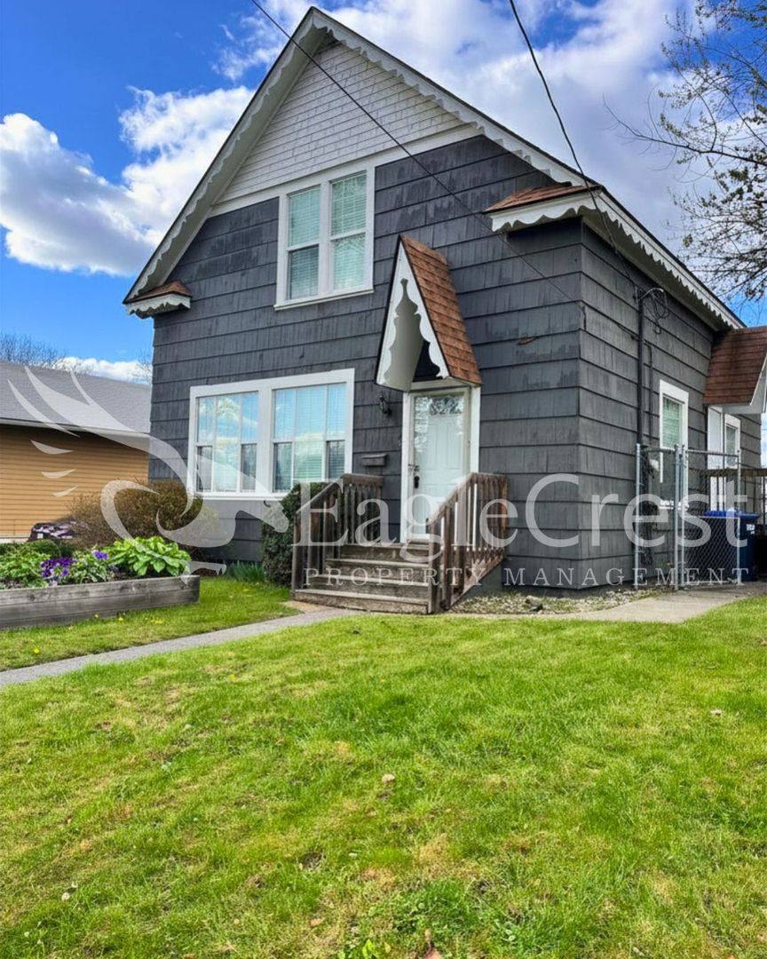 House for rent at 613 Locust St, Walla Walla, WA 99362