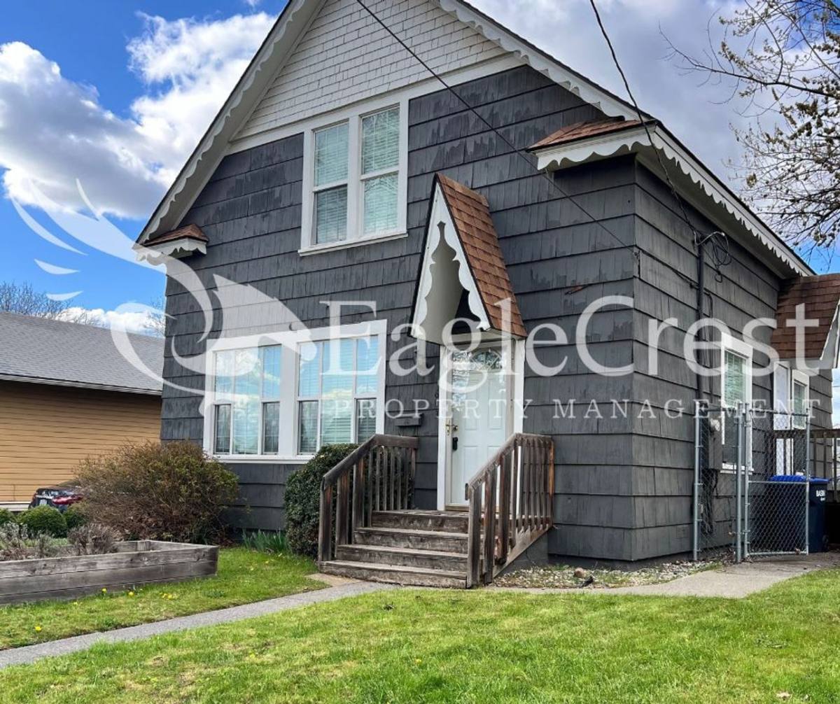 House for rent at 613 Locust St, Walla Walla, WA 99362