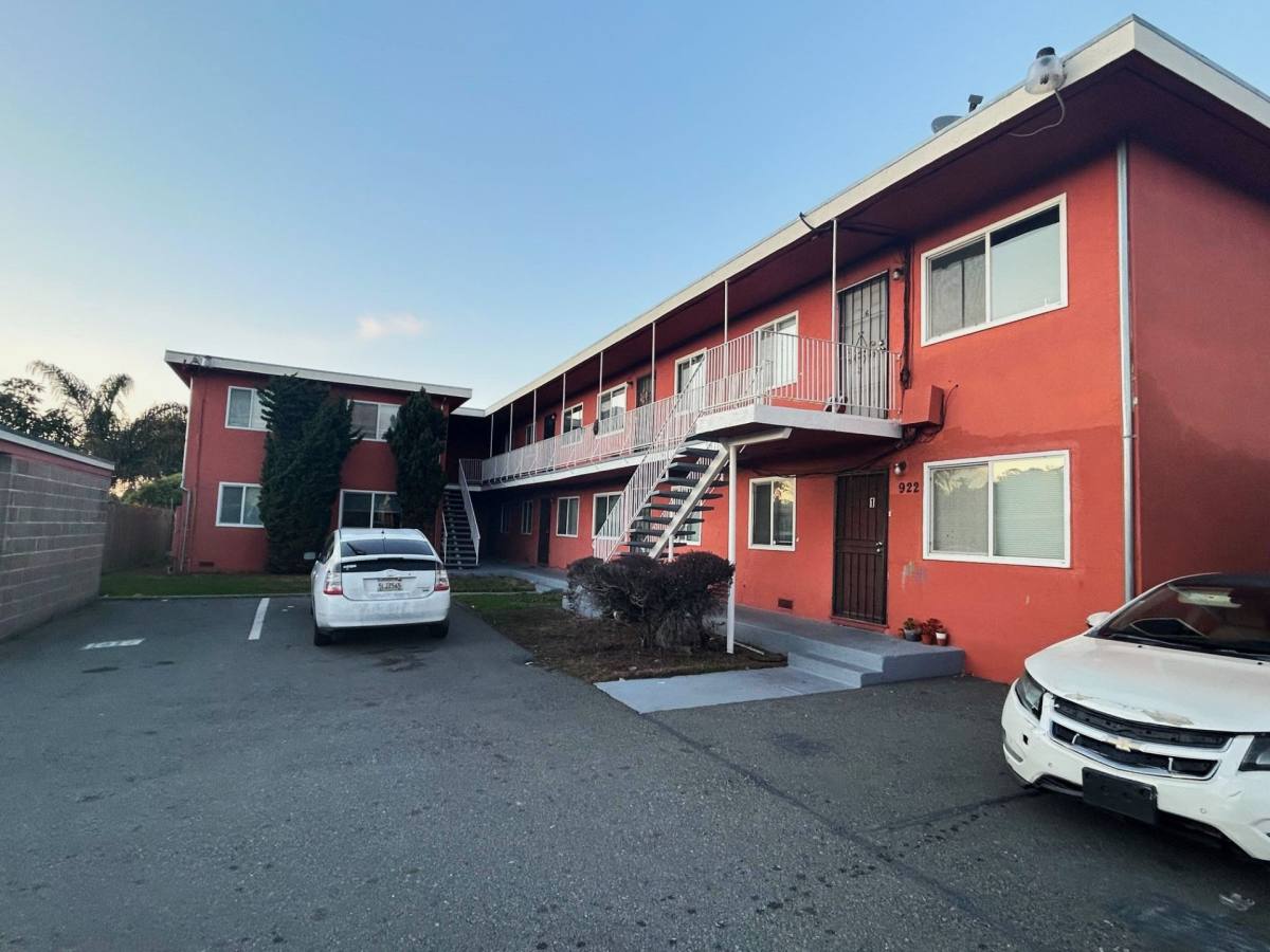 Apartment for rent at 945 S 45th St, Richmond, CA 94804