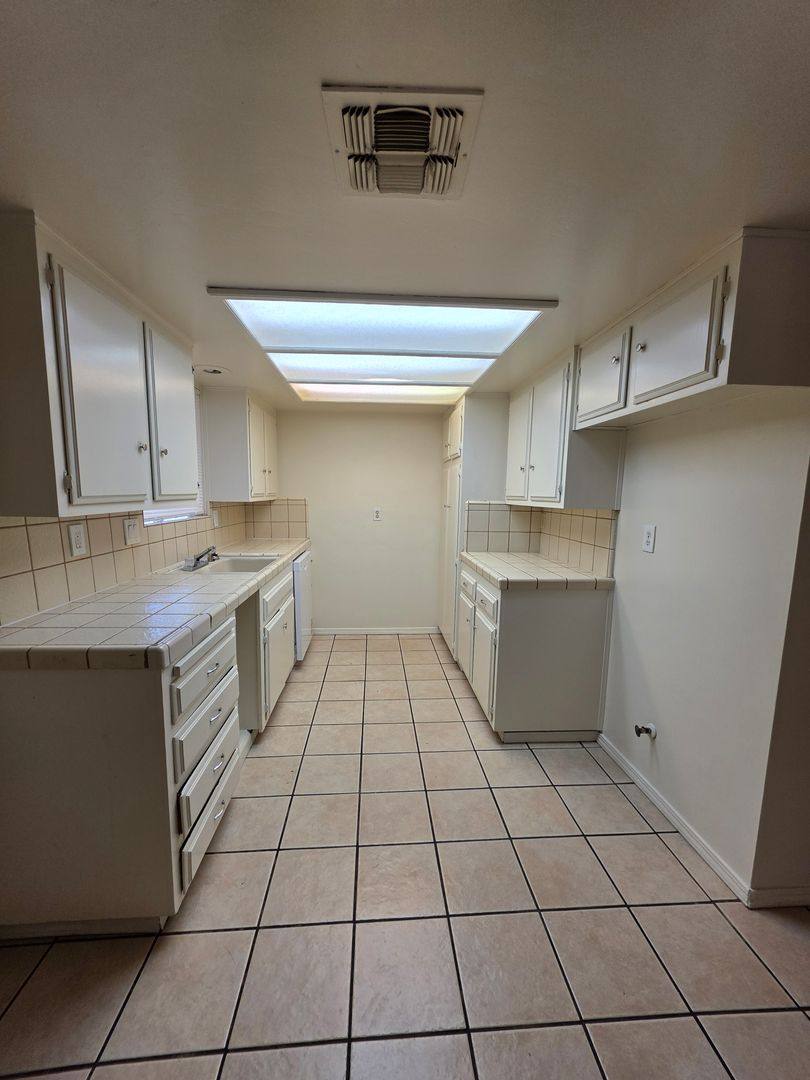 Apartment for rent at 4300 Isla Verde St, Bakersfield, CA 93301