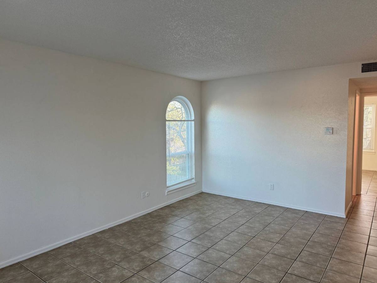 Apartment for rent at 1611 Bell St, Wichita Falls, TX 76309