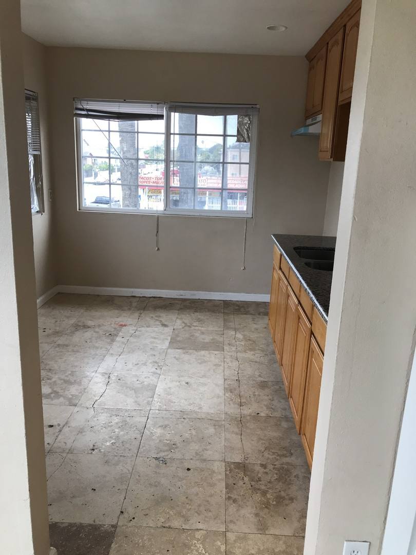 Apartment for rent at 607 E 81st St, Los Angeles, CA 90001