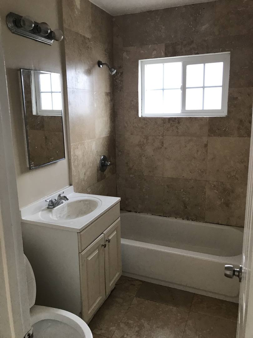 Apartment for rent at 607 E 81st St, Los Angeles, CA 90001