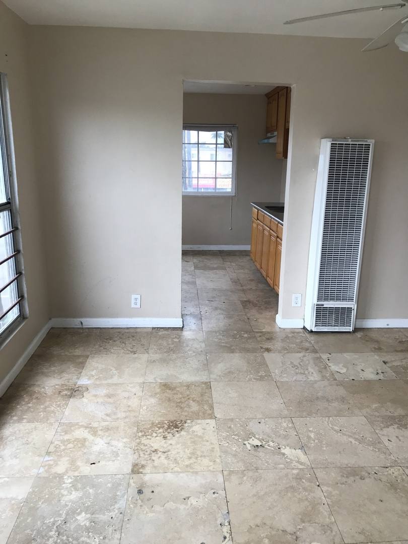 Apartment for rent at 607 E 81st St, Los Angeles, CA 90001