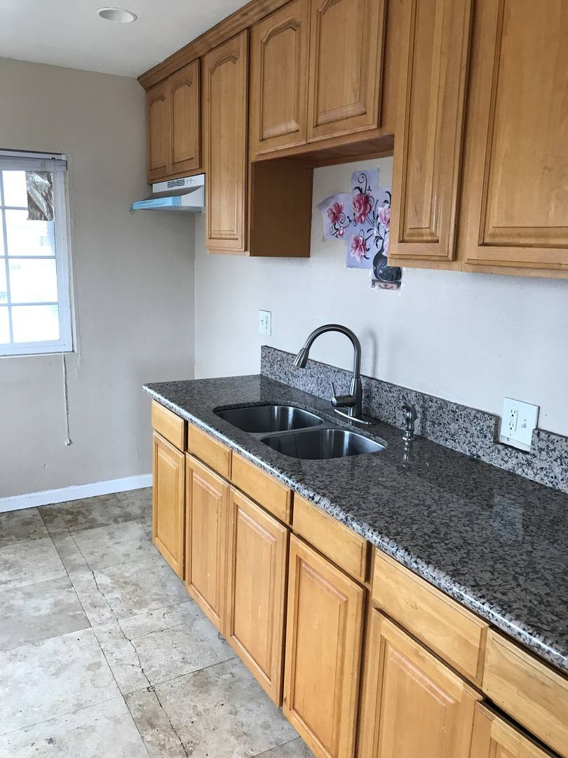 Apartment for rent at 607 E 81st St, Los Angeles, CA 90001