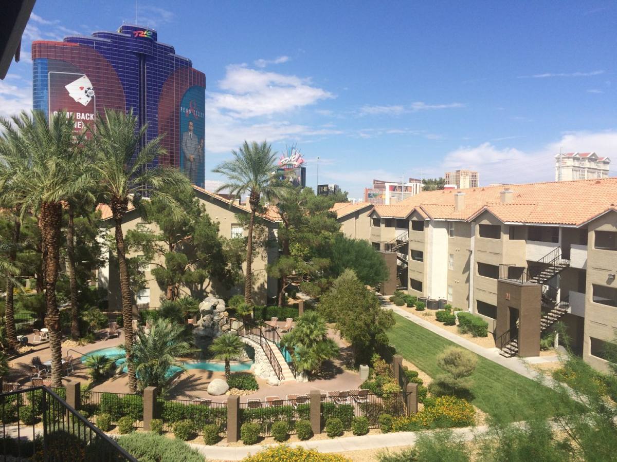 Condo for rent at 4200 Valley View, Las Vegas, NV 89103