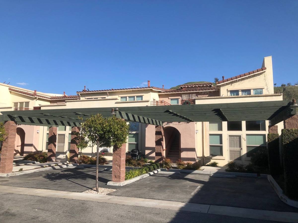 Apartment for rent at 1073 N Ventura Ave, Ventura, CA 93001