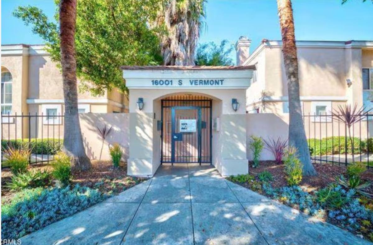 Townhouse for rent at 16001 S Vermont, Gardena, CA 90247