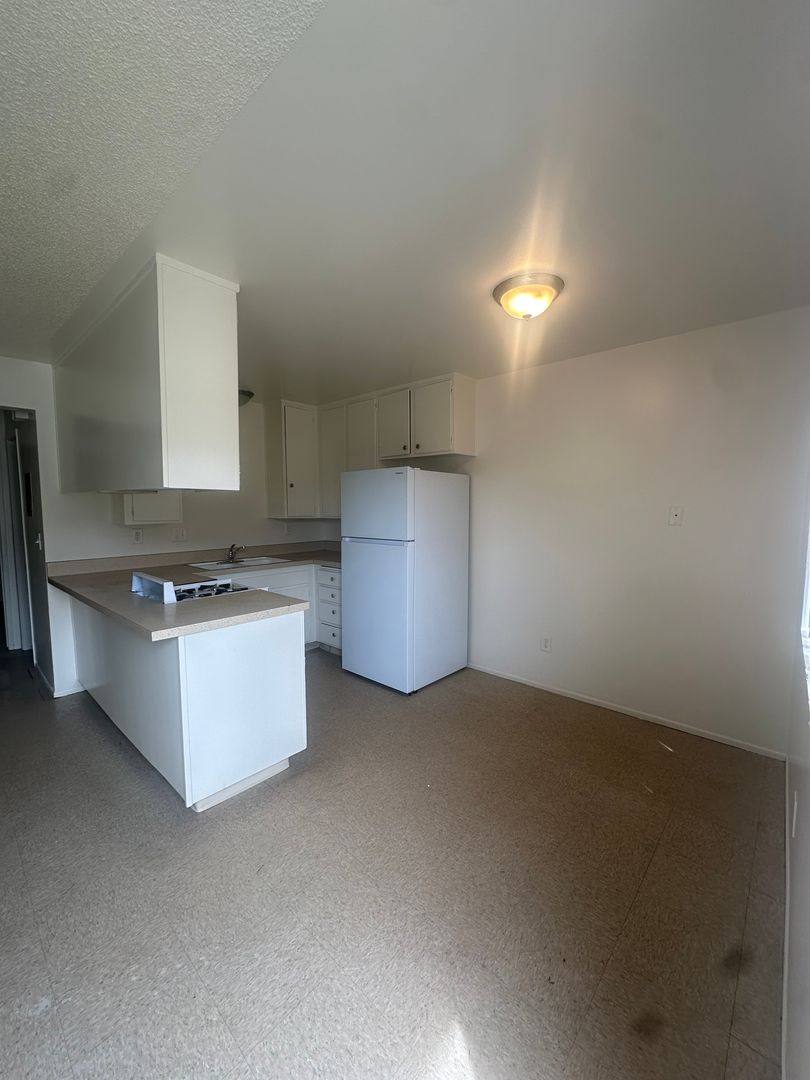 Apartment for rent at 501-505-509-513-517 N T St, Lompoc, CA 93436